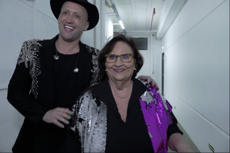 Relação de Paulo Gustavo com sua mãe, Dea Lúcia, é registrada em documentário do Amazon Prime Video