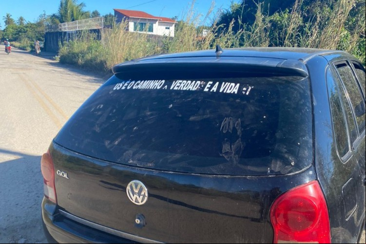 Carro apreendido pela Polícia Militar em Caucaia