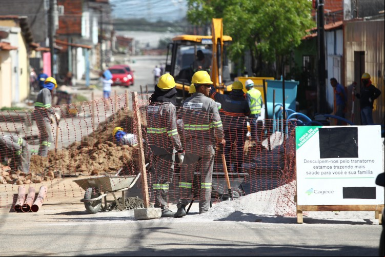 FORTALEZA CE, BRASIL, 19.07.2022: Obra de saneamento no Conjunto Palmeiras. Conjuntos habitacionais de Fortaleza - 50 anos depois.   (fotos: Fabio Lima/O POVO)