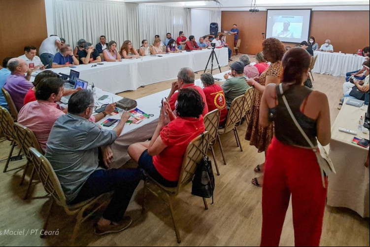 Reunião do diretório do PT Ceará discute rumos do partido após PDT escolher o nome de Roberto Cláudio para disputar Palácio da Abolição