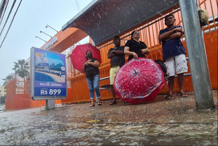 Chuva em Fortaleza na manhã de sábado, 30 de julho