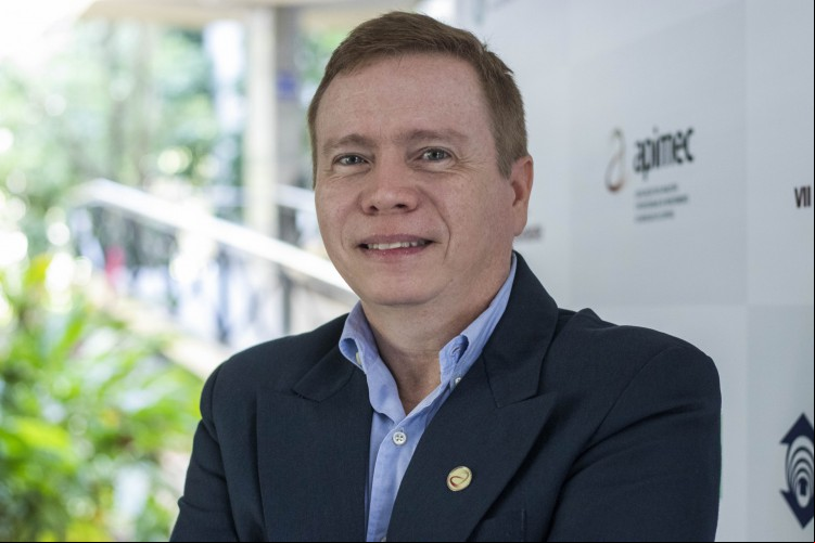 Ricardo Coimbra é conselheiro da Apimec Brasil Ricardo Coimbra é conselheiro da Apimec Brasil