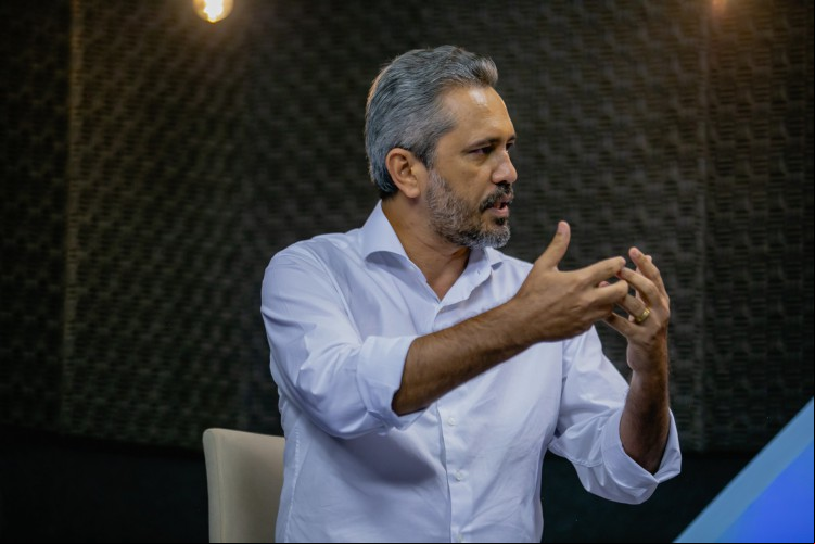 ELMANO Freitas foi o segundo entrevistado no Jogo Político