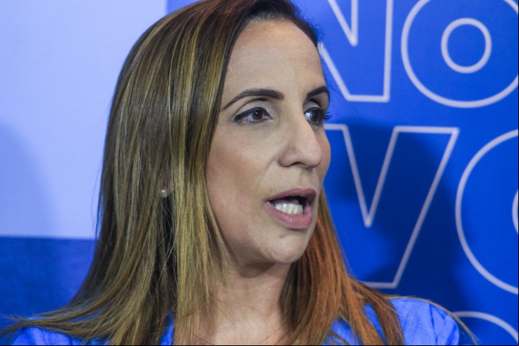 Candidato ao senado Kamila Cardoso participa da posse do vereador Wagner Lobo na Câmara de Fortaleza.