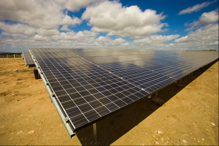 Para dezembro de 2026, estima-se que a fonte solar represente 6,7% do total, com 13,9 GW