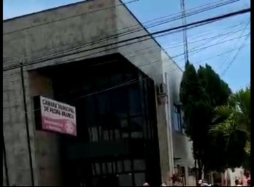 Momento em que prefeito e vereador trocaram xingamentos em Pedra Branca 