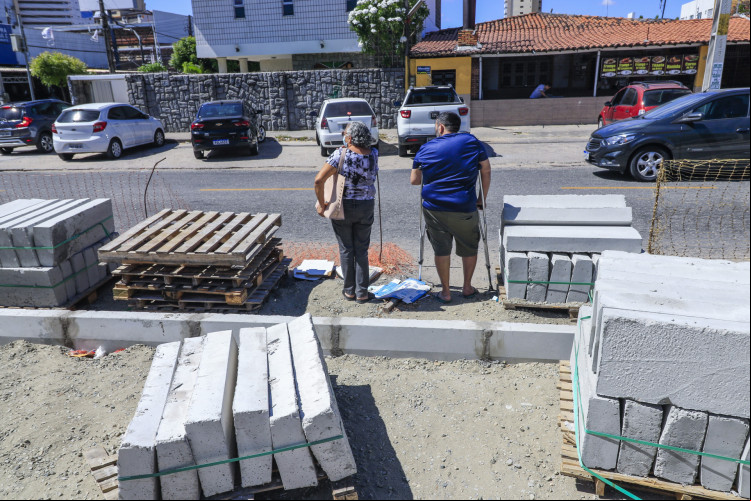 Obras de pavimentação na Av. Sargento Herminio Sampaio. Prefeitura fala em nota que já possui 47% da obra concluida