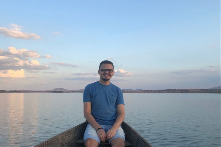 Franciso Cavalcante foi selecionado como um dos 50 jovens líderes mundiais para evento no Reino Unido. Na foto, ele está no Açude Castanhão, em Jaguaribara