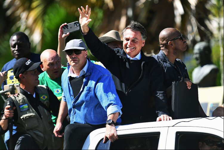 Presidente Jair Bolsonaro participa de ato com apoiadores em Copacabana nesta quarta-feira, 7 