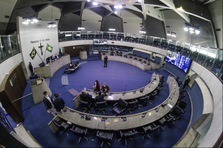 DEPUTADOS do PDT discutiram divisão do partido