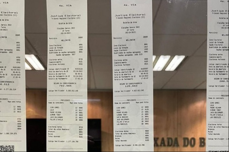 Resultados internacionais estão sendo divulgados por eleitores nas redes sociais