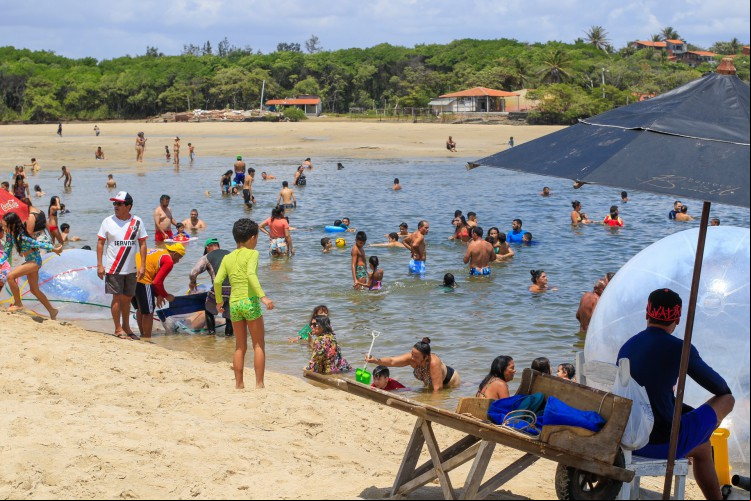 Movimentação praia da Sabiaguaba