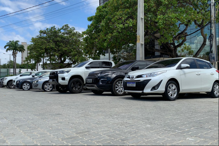17 carros foram apreendidos em operação contra extorsão a donos de casas de apostas