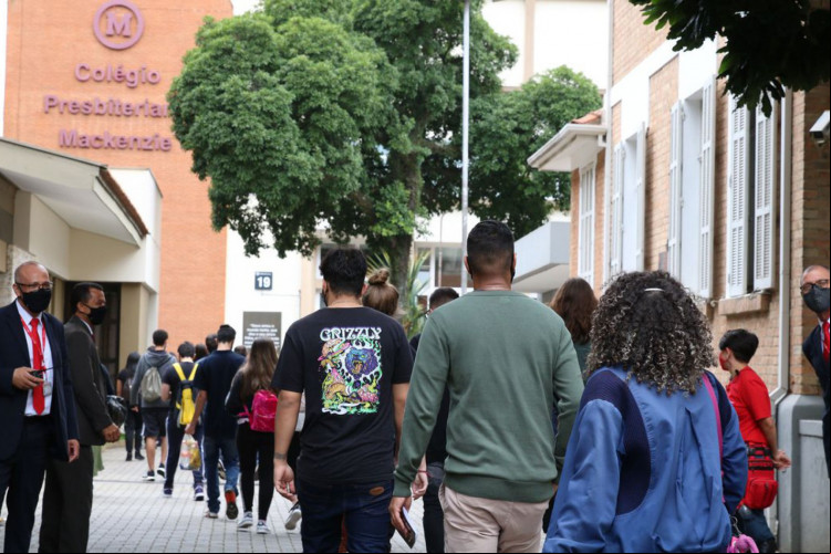 Veja exemplos de redações que alcançaram a nota máxima na última edição do Enem, o Exame Nacional do Ensino Médio.