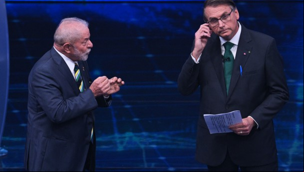 Lula e Bolsonaro durante debate presindencial na TV Bandeirantes, ocorrido no dia 16 de outubro