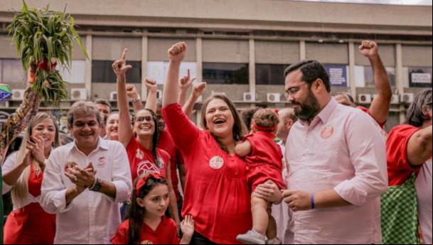 Marília Arraes vota no segundo turno das eleições 2022, no Recife