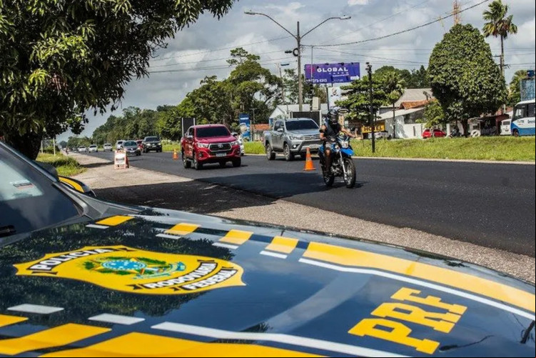 Operação da PRF neste domingo foi planejada por um núcleo radical a favor de Bolsonaro, afirma colunista