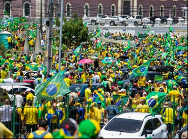 Quando acompanhado de decisões controversas, então, o backlash pode ser tão intenso que…