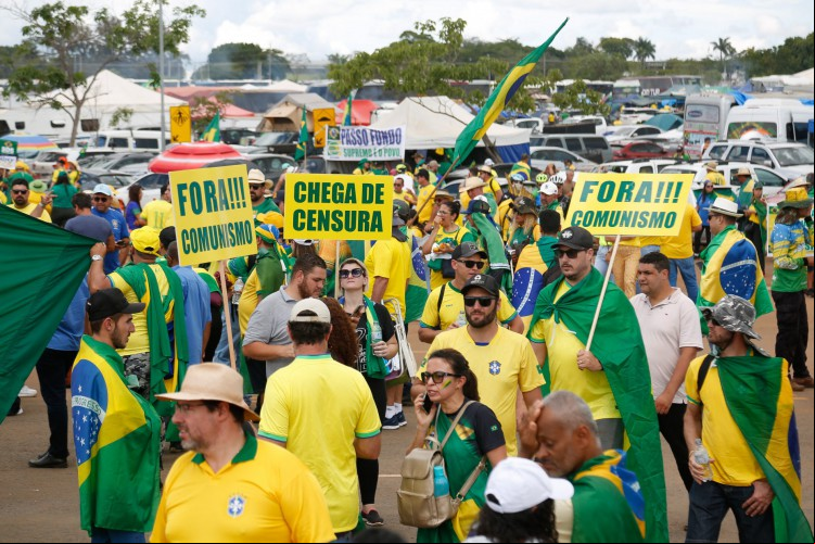 Apoiadores o presidente Jair Bolsonaro (PL) durante atos golpistas.