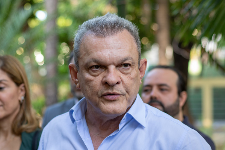 Sarto chega a momento-chave na metade do mandato