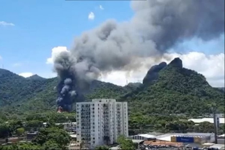 Chamas se espalham até os Estúdios Globo
