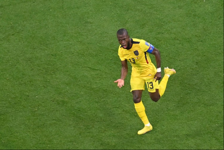 Valencia comemora gol marcado pelo Equador diante do Catar na Copa do Mundo