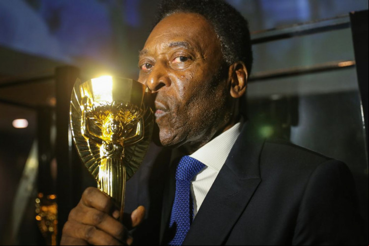 Pelé celebrou o aniversário de 82 anos agradecendo mensagens e homenagens.