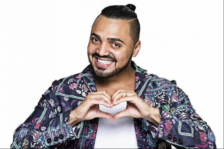 Tirullipa tentou desamarrar biquínis de influencers durante a Farofa da Gkay