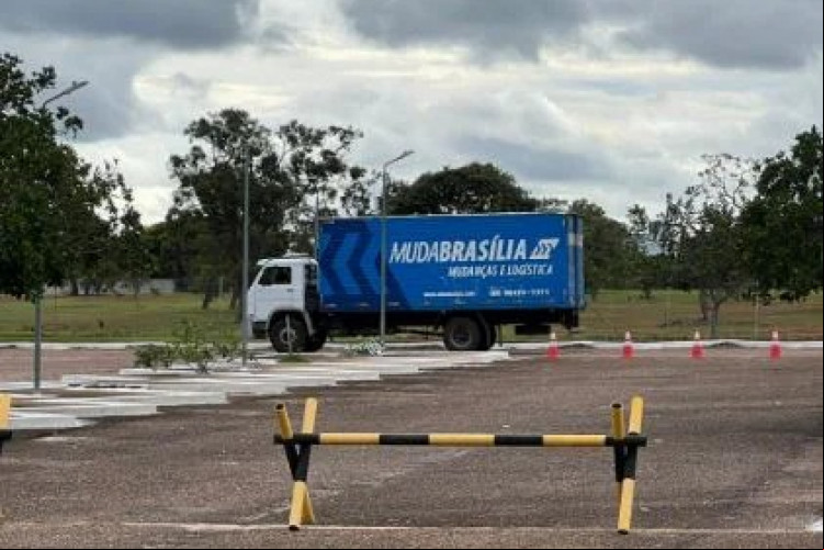 CAMINHÃO de mudança foi visto chegando ao Palácio da Alvorada