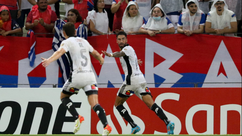 Atacante Lucero comemora gol no jogo Fortaleza x Colo-Colo, na Arena Castelão, pela Copa Libertadores 2022