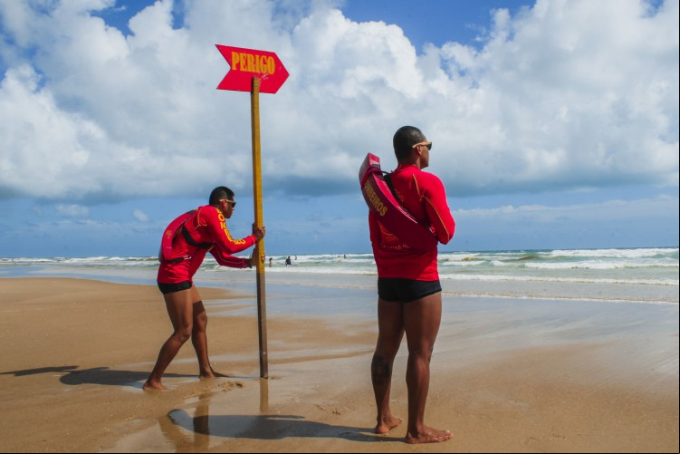 O afogamento ocorreu na região do Marco Zero, com o pela Rua Radialista Lima Verde, no Polo de Lazer da Barra do Ceará, em Fortaleza (Foto: Fernanda Barros/ O Povo)