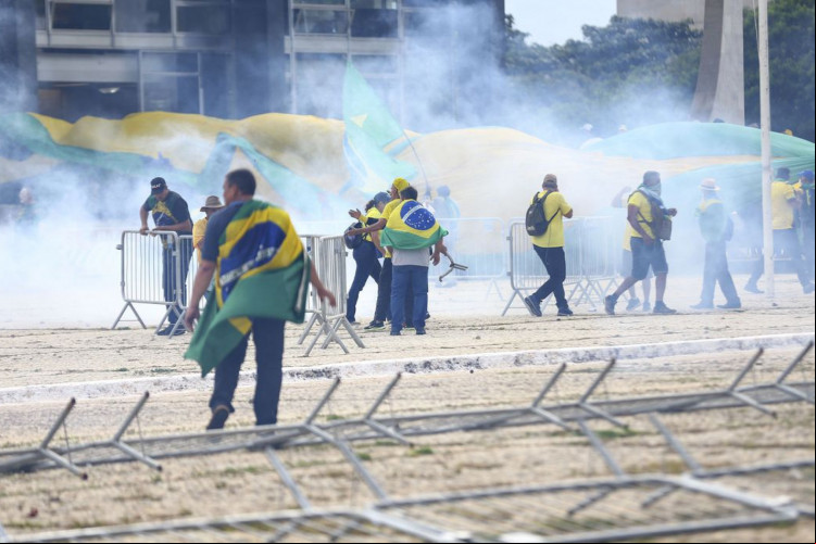 Manifestantes invadem Congresso, STF e Palácio do Planalto em 8 de janeiro de 2023