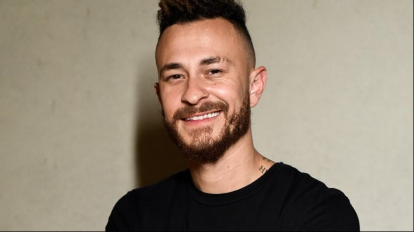 Apresentador do canal Desimpedidos, Fred está no BBB 23