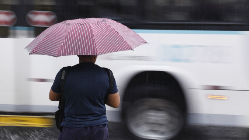 Manhã de chuva em Fortaleza na avenida Aguanambi