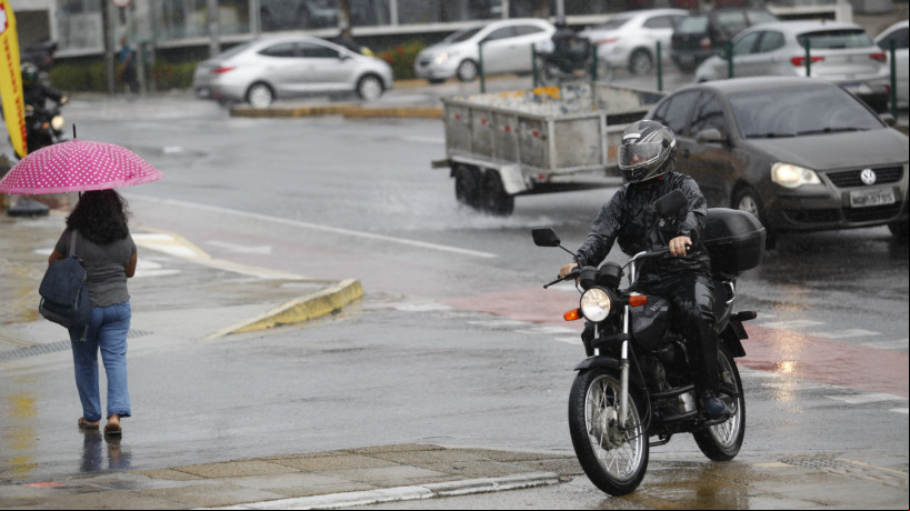 Funceme aponta quadra chuvosa até esta quinta-feira, 19, em todas as macrorregiões do Estado