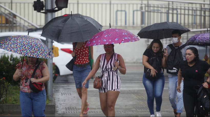 FORTALEZA, CE, BRASIL, 19.01.2023: Manhã de chuva em Fortaleza, Av. Aguanambi.