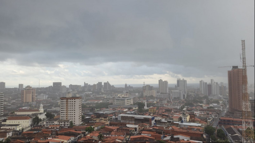Fortaleza e todo o Ceará devem seguir com tempo nublado ao longo do dia