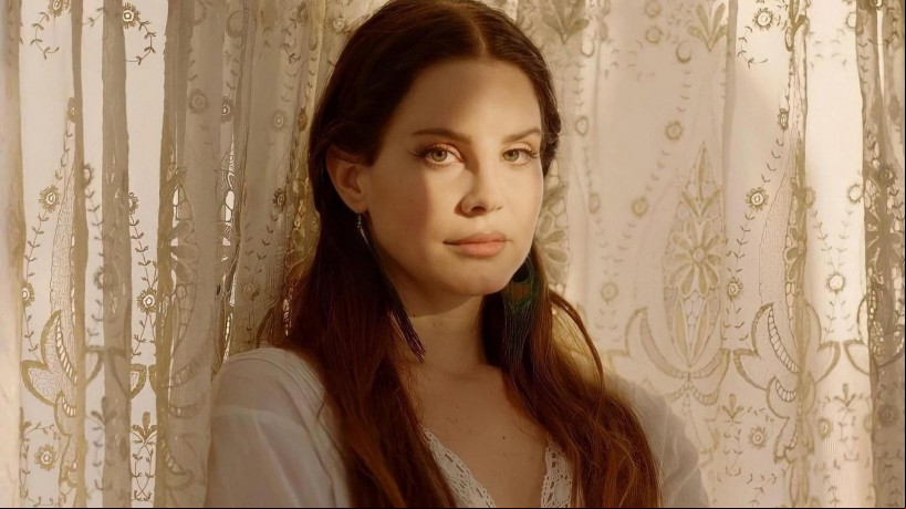 Lana Del Rey apresenta no Festival Mita sucessos como