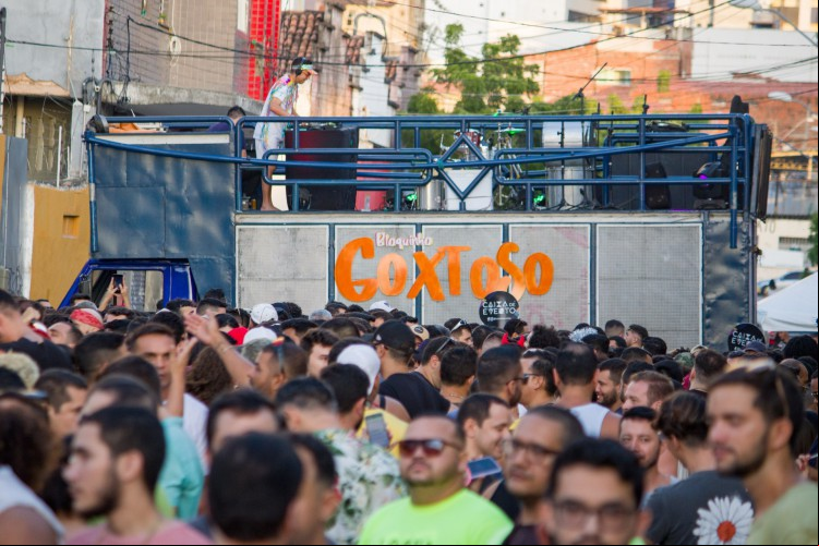 FORTALEZA, CEARÁ, BRASIL, 28-01-2023: Pré-Carnaval José Avelino Bloquinho Goxtoso. (Foto: Samuel Setubal/ Especial para O Povo)