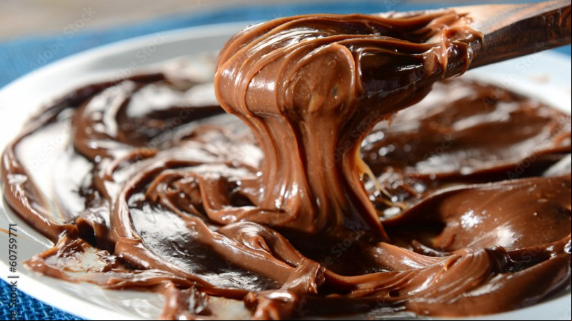 Pesquisa científica descobre um dos motivos pelos quais comer chocolate causa tanto prazer nos seres humanos
