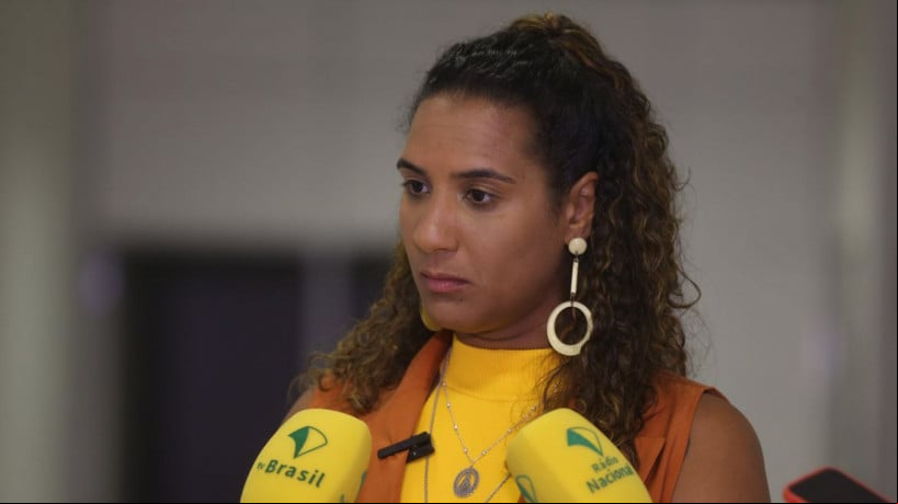 A ministra da Igualdade Racial, Anielle Franco, da entrevista ao programa A Voz do Brasil.