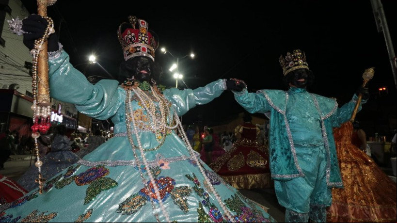 Desfile de Carnaval na avenida Domingos Olimpio, em Fortaleza, no domingo, 19