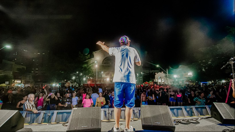 Público do Mercado dos Pinhões avalia como "fracas" as atrações musicais do tradicional polo Carnavalesco