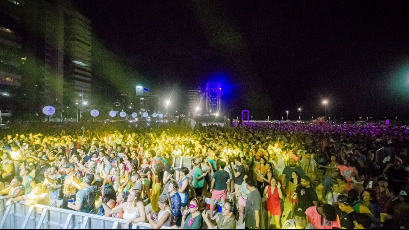 Praia de Iracema em segunda noite do Carnaval de 2023