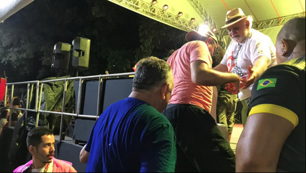 Compositor Marcus Dias, autor de clássicos da música cearense, ou por dificuldade com a falta de ibilidade no palco do polo Benfica