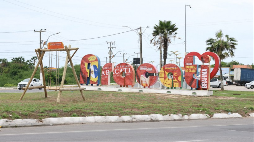 Carnaval de Aracati se prepara para sexta noite de festa