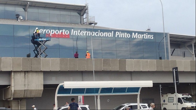 Nome de Pinto Martins volta a aparecer em fachada do aeroporto de Fortaleza