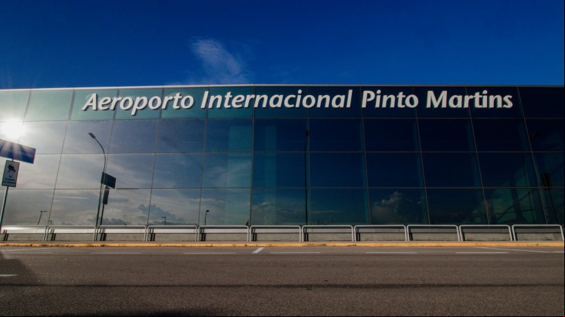 Pista do Aeroporto Pinto Martins é fechada para reparos e decolagens são suspensas