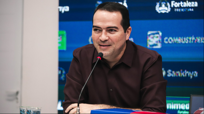 Presidente Marcelo Paz em entrevista coletiva no Fortaleza