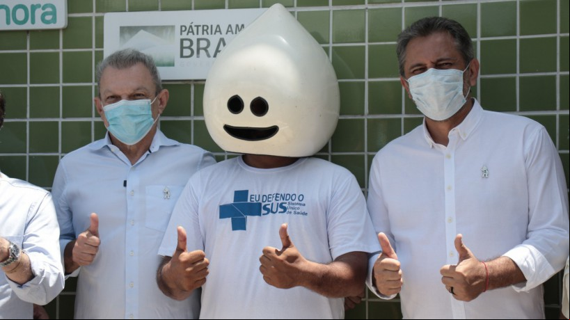 Prefeito de Fortaleza, José Sarto, e, governador Elmano de Freitas participaram de coletiva no início da aplicação da vacina bivalente